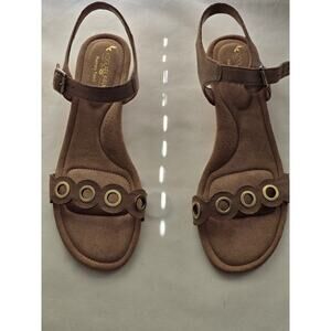 Koolaburra UGG Memory Foam Leira Scallop Detail Circle Suede Buckle Sandals 9.5